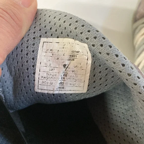 Merrell Trail glove 4 preowned with distressing & tearing on top toe area Sz 9.5 - Picture 7 of 15